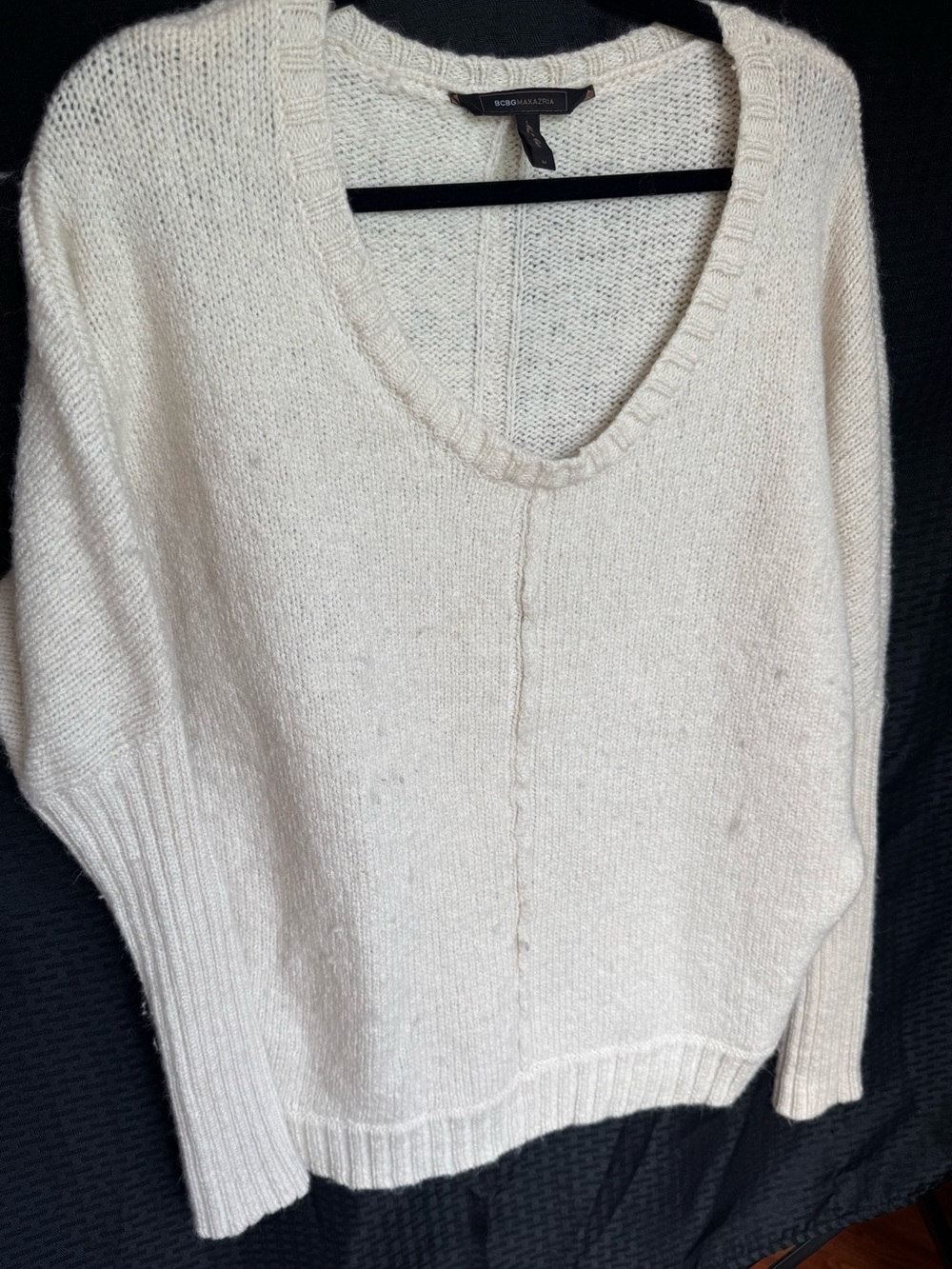 BCBGMaxAzria Cream V-Neck Pullover Sweater